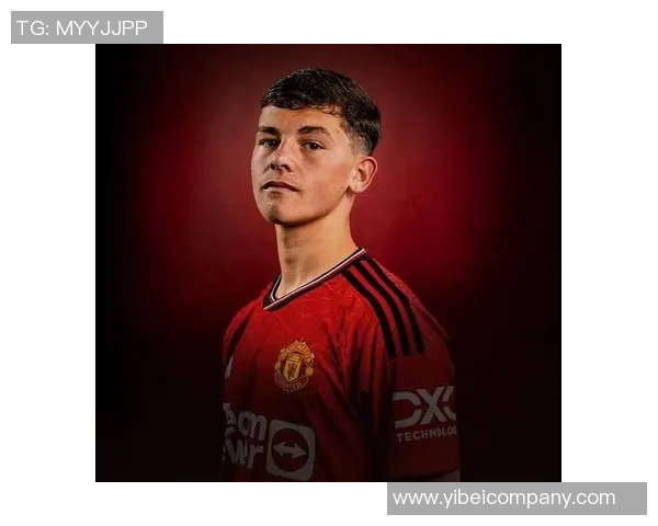 小将谢伊莱西随曼联一线队训练全力备战埃弗顿挑战赛