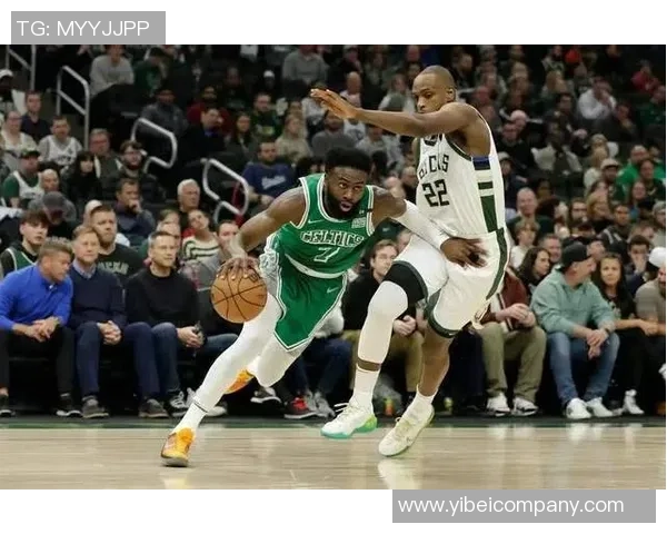 字母哥半场火力全开18分罚球命中率高暴扣两次震撼全场