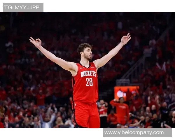 火箭队训练氛围愉快亚当斯谢泼德申京欢声笑语共度时光